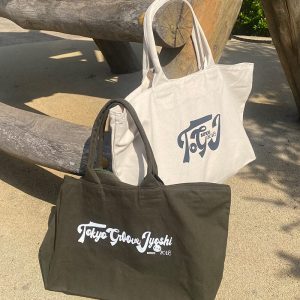 Tote bag with zipper